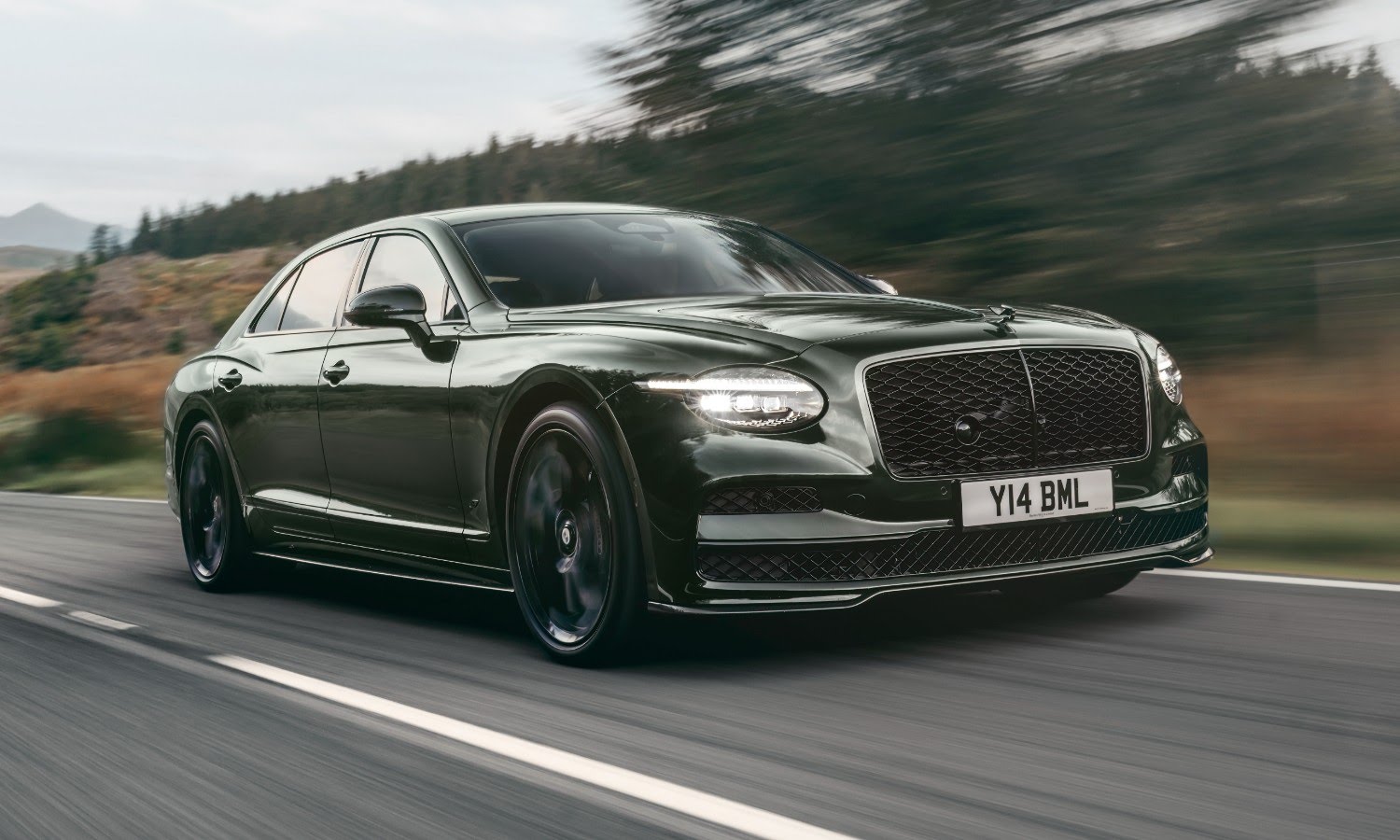 2027 बेंटले फ्लाइंग स्पर, कॉन्टिनेंटल GT जैसे फ्रंट और 671 bhp V8 PHEV ऑप्शन के साथ हुई लॉन्च